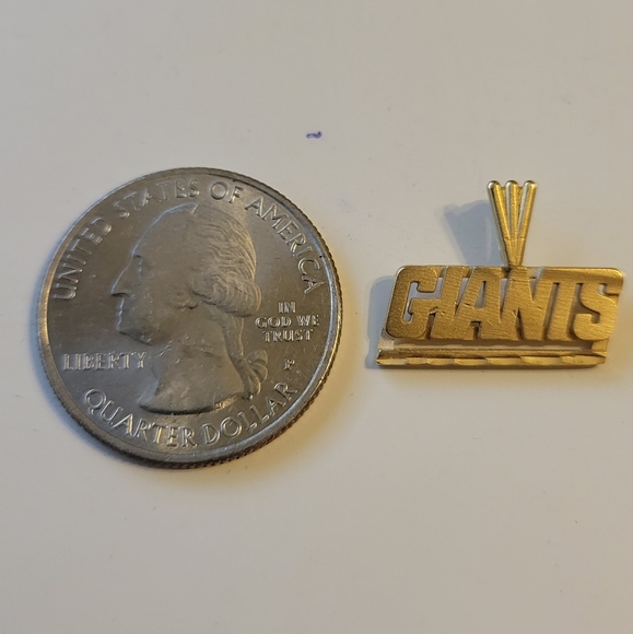 EUC 14K Gold NY Giants charmed marked MA - Picture 4 of 6